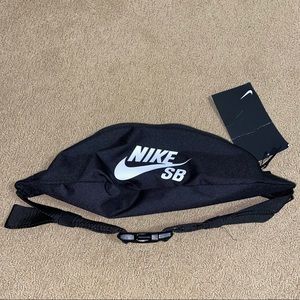 Nike Fanny pack. Never worn before tag is still on.